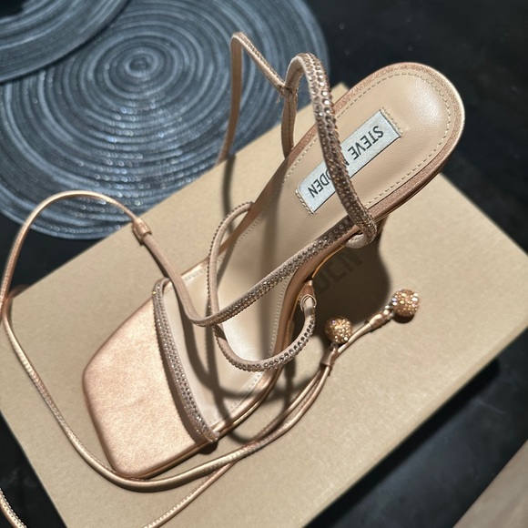 GORGEOUS Steve made heels! Size 10! - Picture 3 of 4